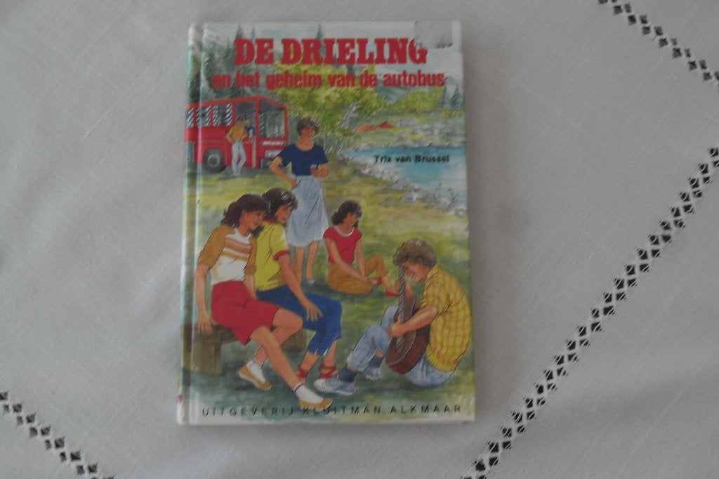 kinderboek De drieling, Ophalen of Verzenden, Zo goed als nieuw, Non-fictie