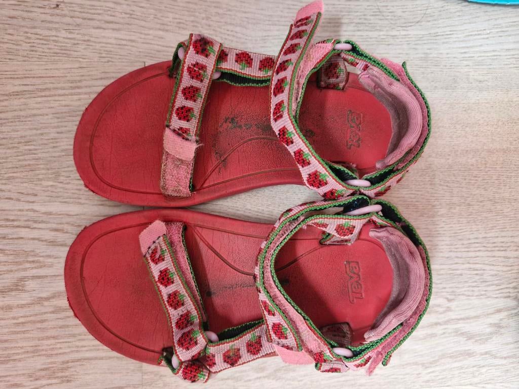 Teva slippers meisje maat 29 - roze met aardbeien, Ophalen of Verzenden
