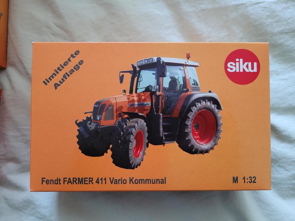 Fendt 411 vario kommunal 1:32 limited edition nieuw in doos, Hobby en Vrije tijd, Modelauto's | 1:32, Ophalen of Verzenden, Nieuw