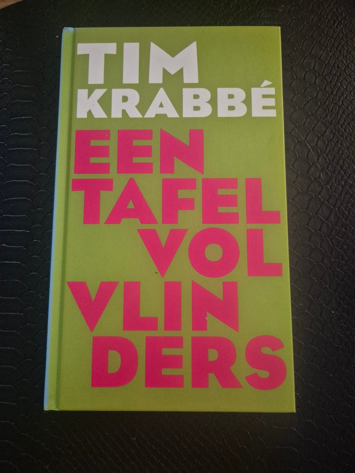 een tafel vol vlinders, Ophalen of Verzenden, Zo goed als nieuw, Tim Krabbé