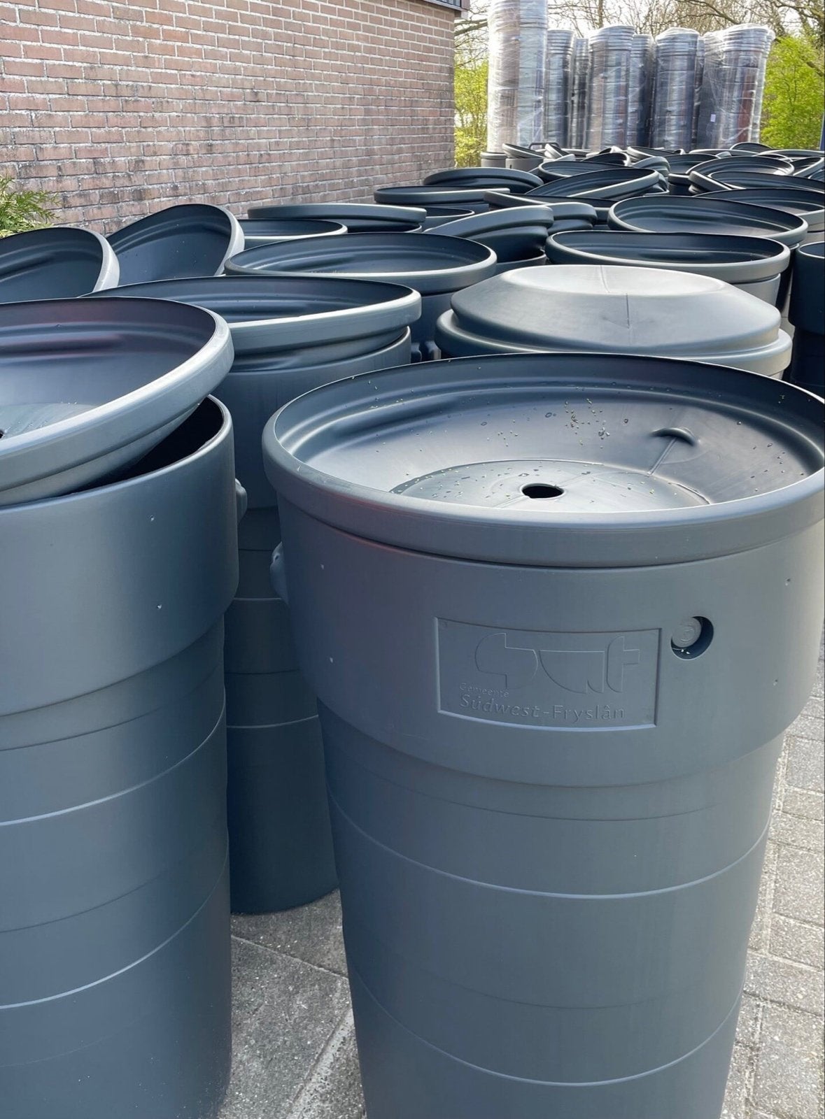 Circulaire regenton gemeente Súdwest-Fryslân, Tuin en Terras, Regentonnen, Ophalen, Kunststof, Met kraantje, 150 liter of meer