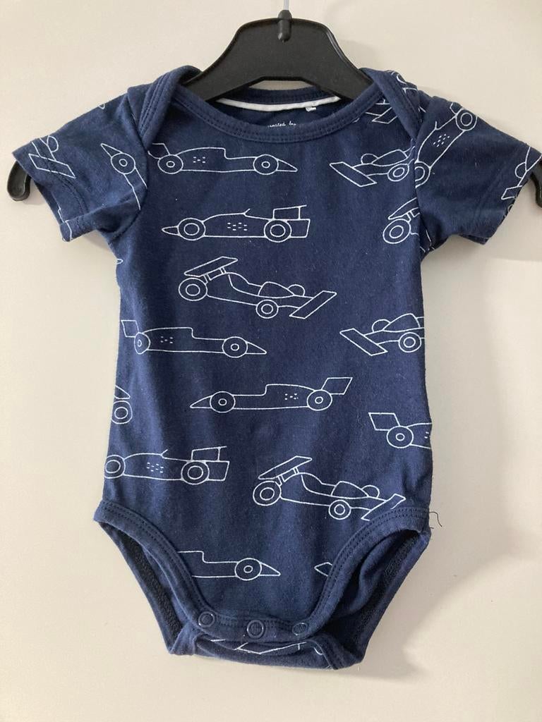 HEMA Baby Rompertje Maat 50/56 blauwe auto, Ophalen of Verzenden, Zo goed als nieuw, Jongetje, Nacht- of Onderkleding
