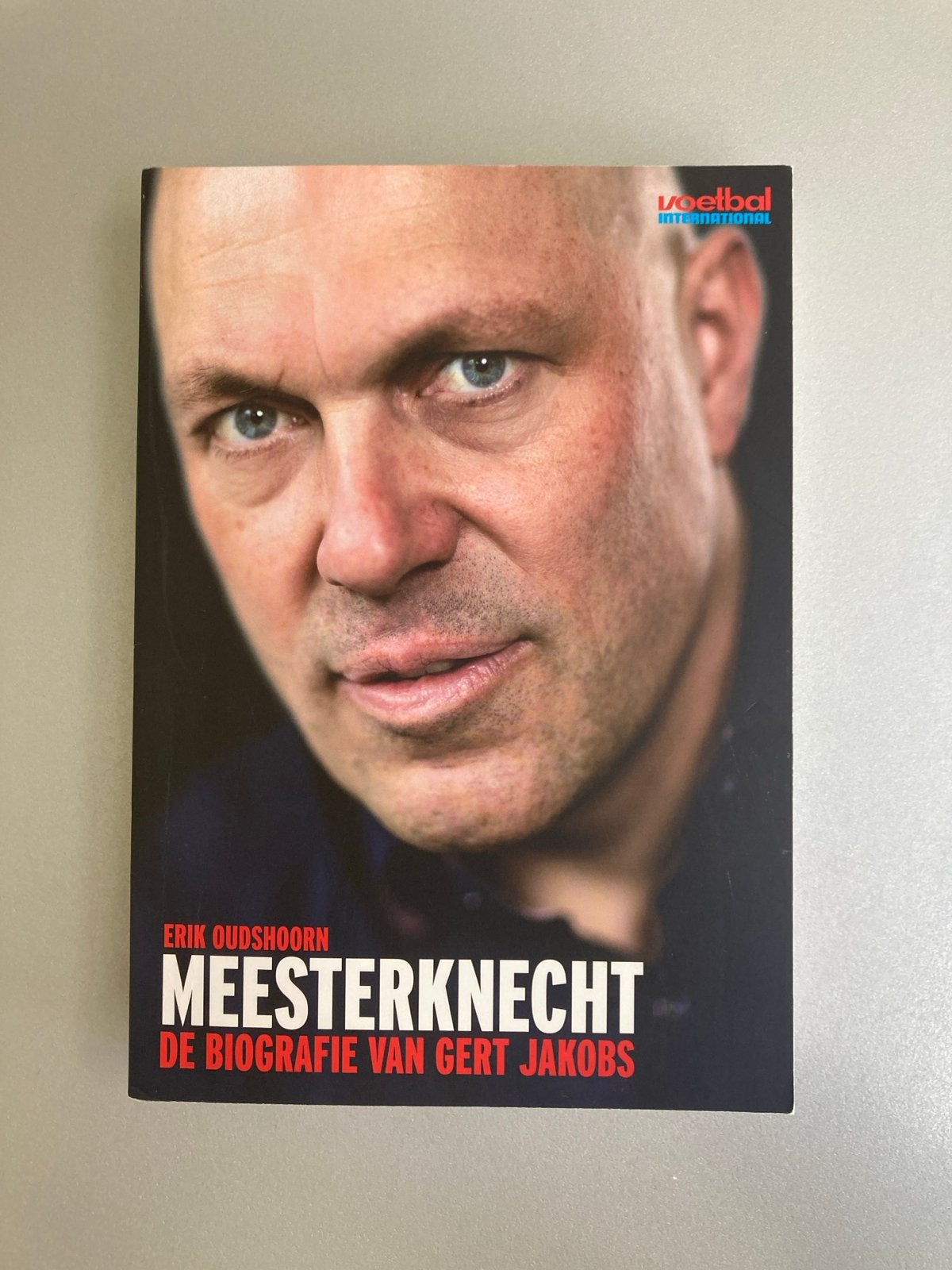 Meesterknecht: De biografie van Gert Jakobs, Ophalen of Verzenden, Gelezen, Lopen en Fietsen