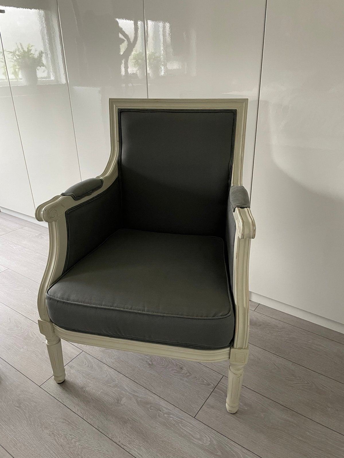 MOET NU WEG !Elegante fauteuil in Franse stijl, Ophalen