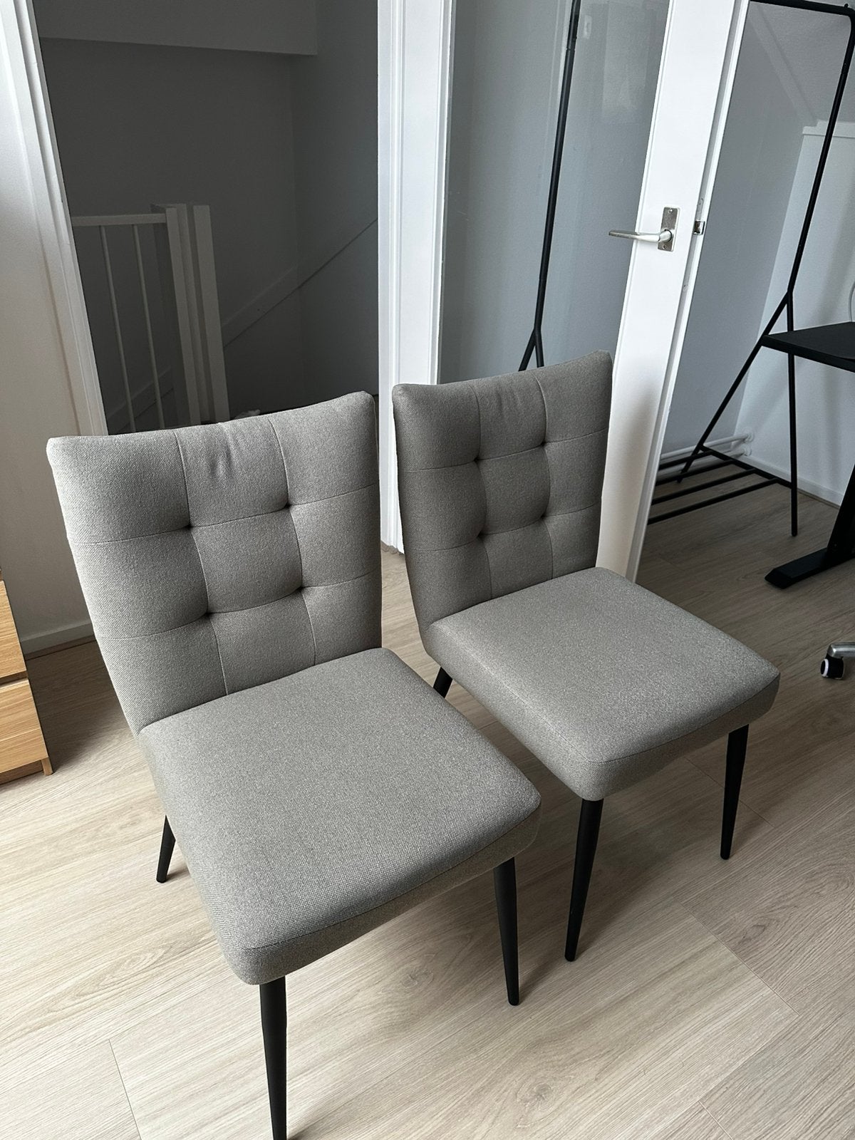 Twee donkergroen stoelen met zwarte poten, Ophalen, Zo goed als nieuw, Overige kleuren, Twee