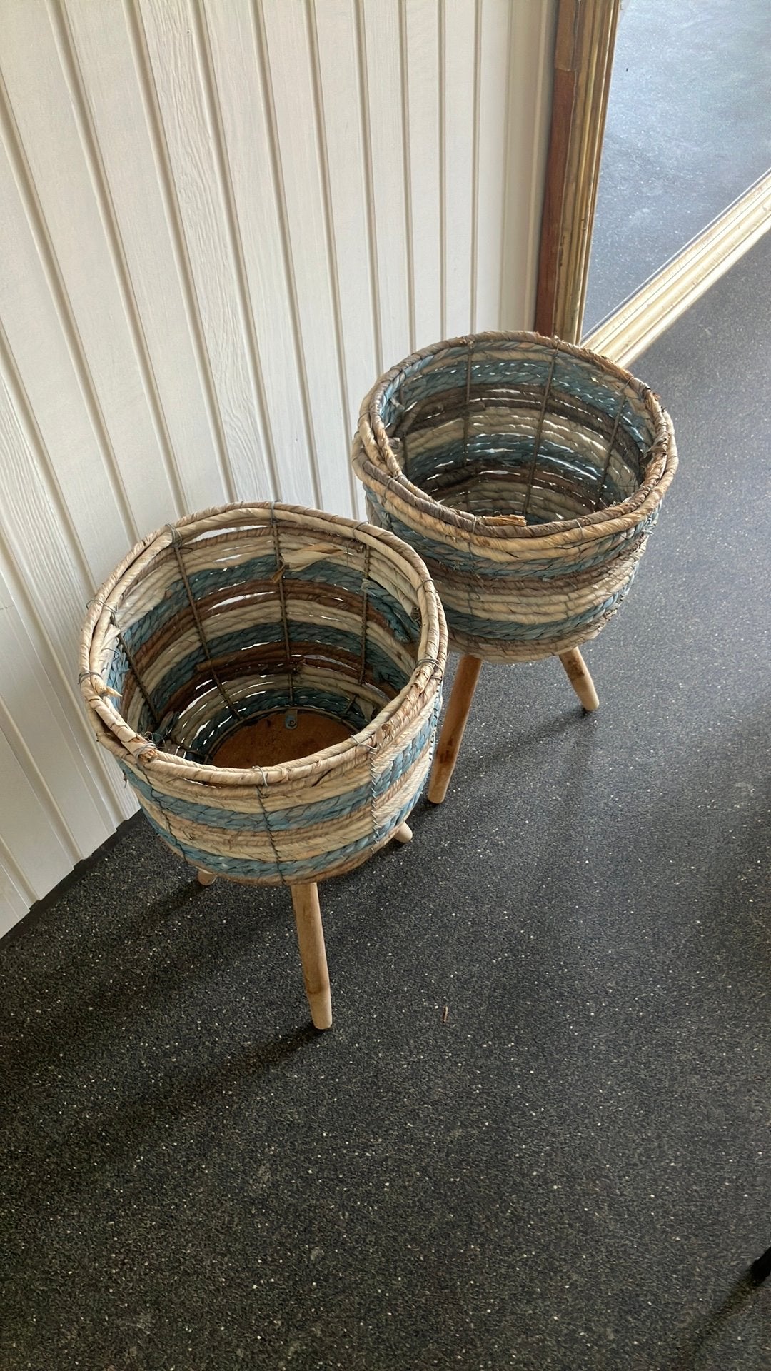 Rieten bloempotten op voet, Ophalen, Zo goed als nieuw, Rond, Minder dan 30 cm