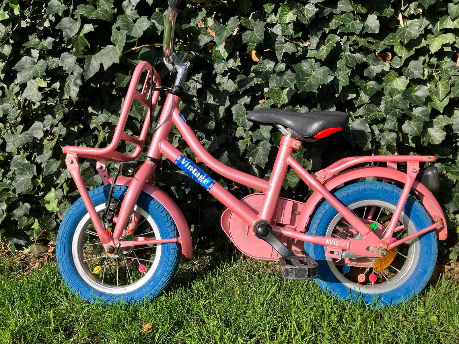 Nogan Vintage NV12 kinderfiets - Roze met blauwe banden, Ophalen, Gebruikt, Terugtraprem, Minder dan 16 inch