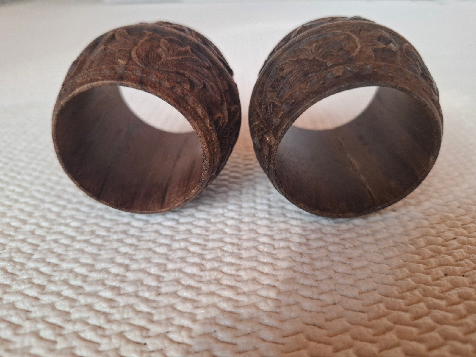 Set van 2 handgesneden houten servetringen, Antiek en Kunst, Ophalen of Verzenden