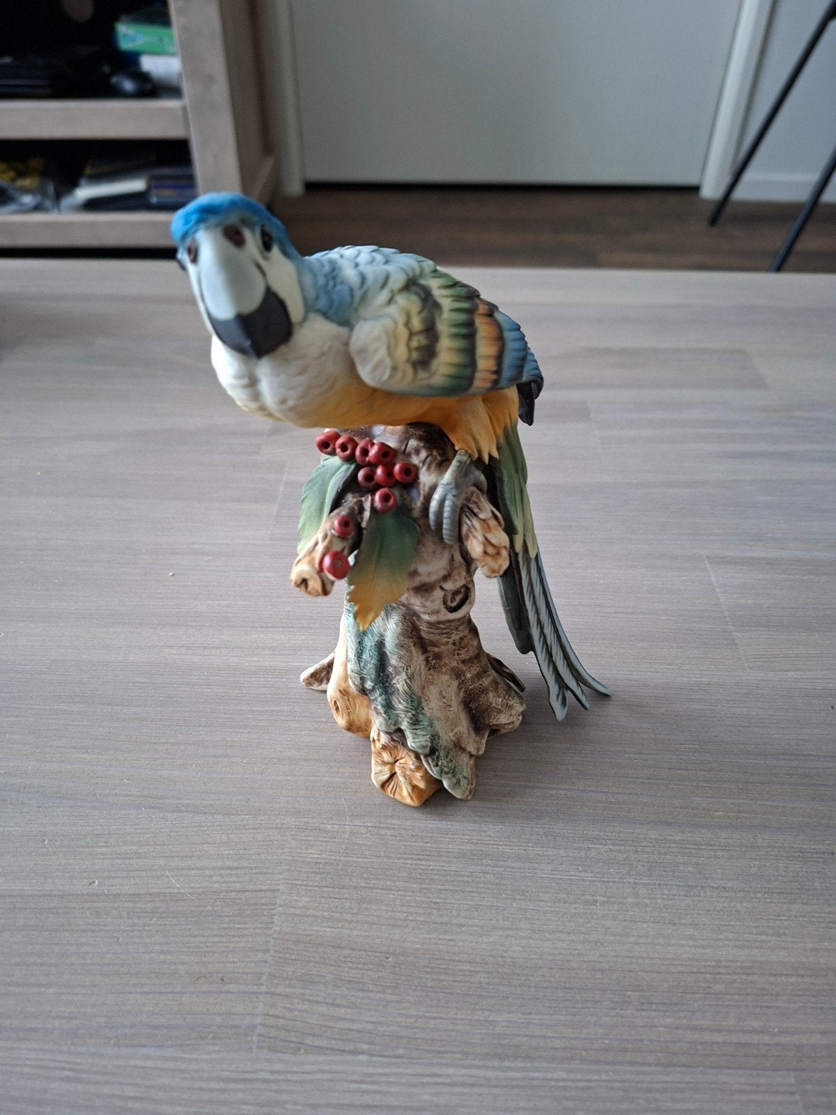Prachtige kunst papegaai beeldje, Ophalen, Minder dan 20 cm, Steen of Keramiek, Beeld
