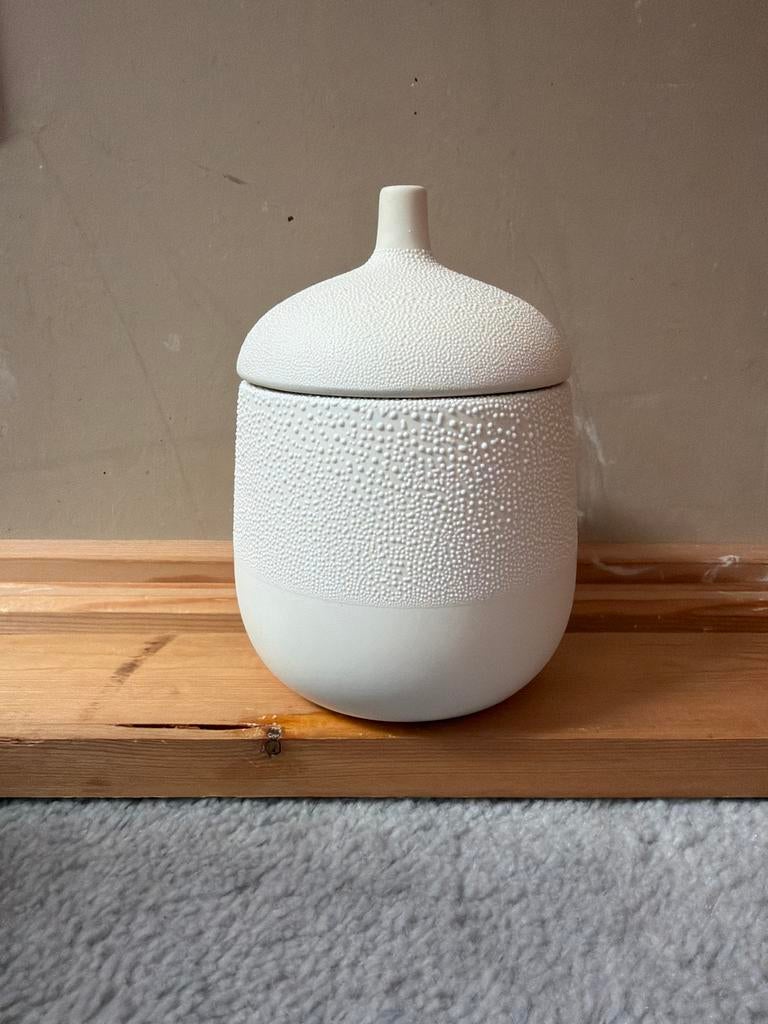 Decoratieve pot met deksel Räder - Wit, gestippeld design, Huis en Inrichting, Woonaccessoires | Overige, Zo goed als nieuw, Steen/keramiek