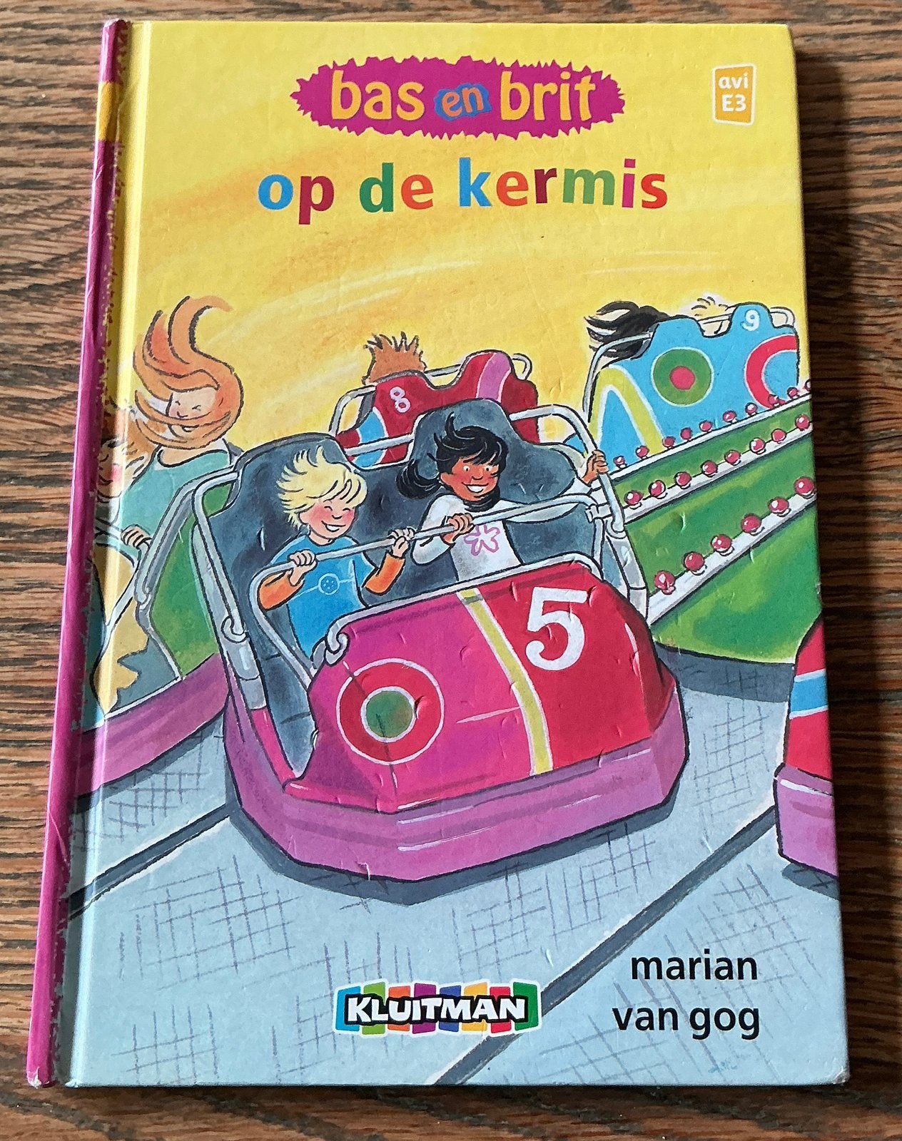 AVI-E3 Bas en Brit op de kermis Kluitman Lezen is leuk, Boeken, Ophalen of Verzenden, Gelezen, Fictie algemeen