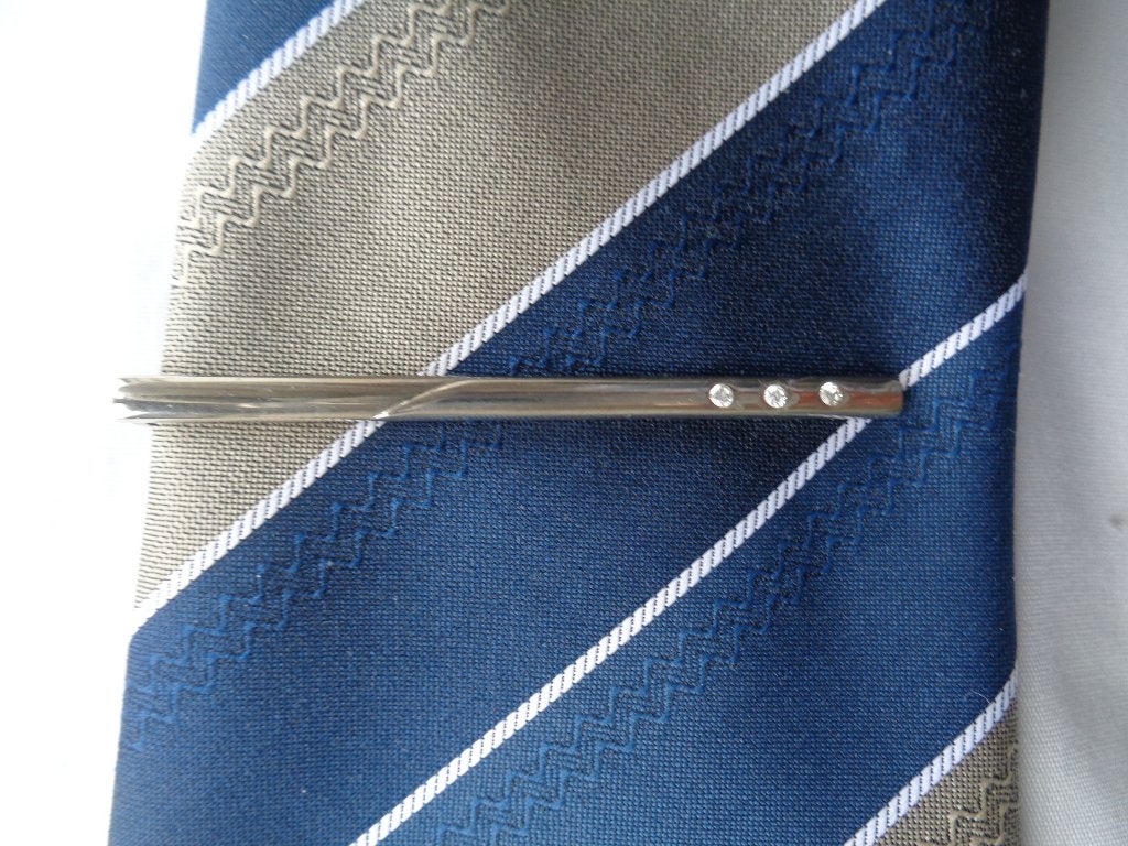 DASSPELD DASKLEM ZILVERKLEURIG MET STREEPJE STRASS PARELTJE, Ophalen of Verzenden