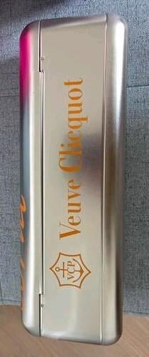 Blikken doos Brut Veuve Clicquo, Ophalen of Verzenden, Zo goed als nieuw, Overige