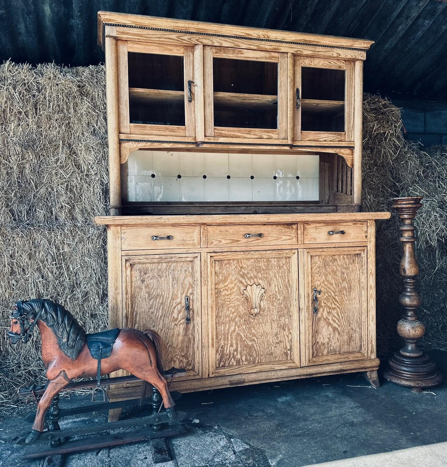 Antieke eikenhouten buffetkast met vitrine, Ophalen