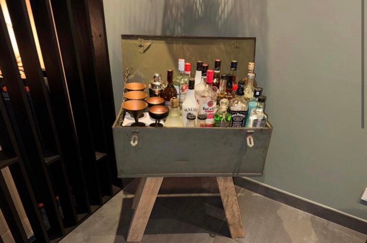 Unieke bar van munitiekist op eikenhouten onderstel, Ophalen of Verzenden, Gebruikt