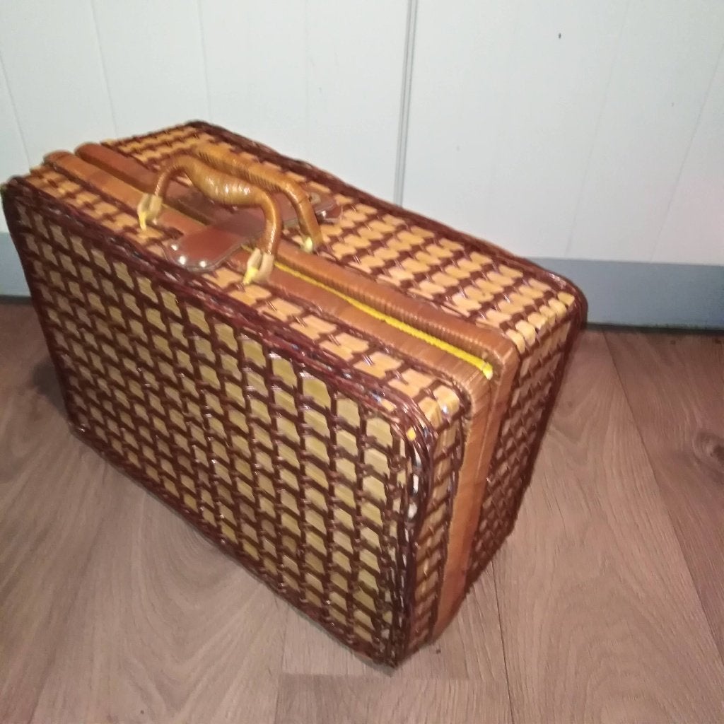 Picknickmand met kunststof servies en deken gebruikt, Ophalen, Gebruikt
