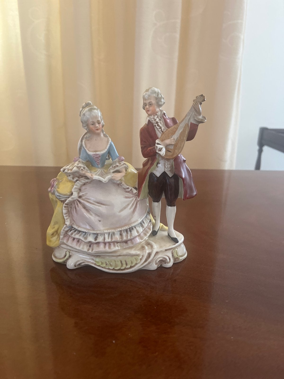 Vintage Porseleinen Beeldje: Dame en Heer met Luit, Verzamelen, Beelden en Beeldjes, Gebruikt, Mens, Ophalen