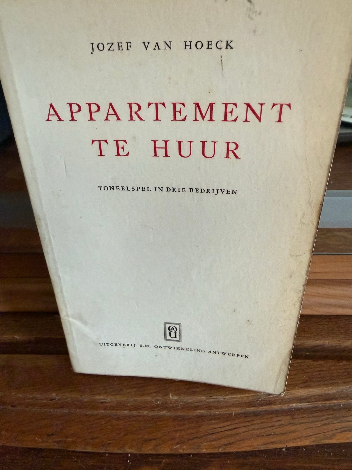 Appartement te Huur - Jozef van Hoeck (Toneelstuk), Ophalen of Verzenden, Gelezen