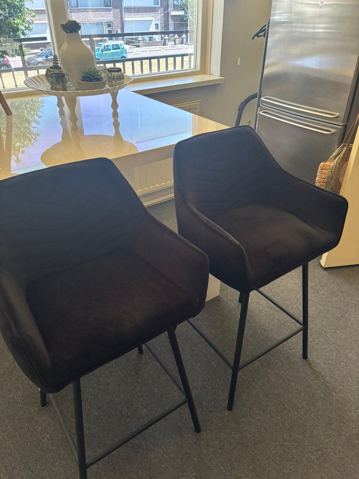 2 zwarte barstoelen te koop! In goede staat, 2 krukken, Ophalen, Zo goed als nieuw, 60 tot 90 cm