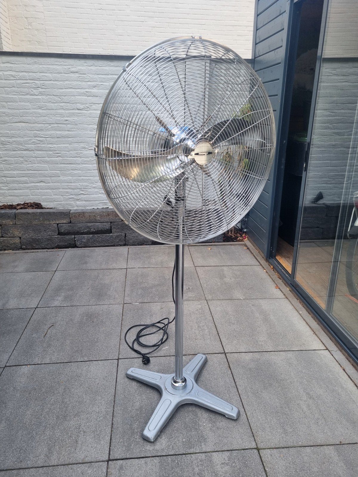 Grote zware ventilator uit gietijzer en chrome, Witgoed en Apparatuur, Ventilatoren, Ophalen, Vloerventilator