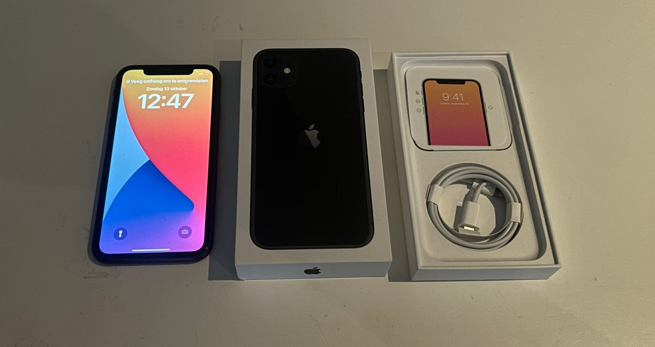 Apple iPhone 11 Zwart 64GB - Zo goed als nieuw, Zwart, Zo goed als nieuw, 64 GB, Zonder simlock