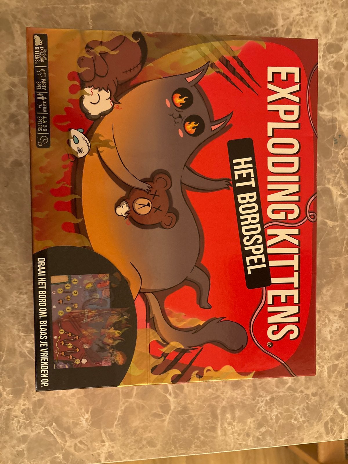 Exploding Kittens: Het Bordspel - Zo goed als nieuw, Drie of vier spelers, Ophalen of Verzenden, Zo goed als nieuw