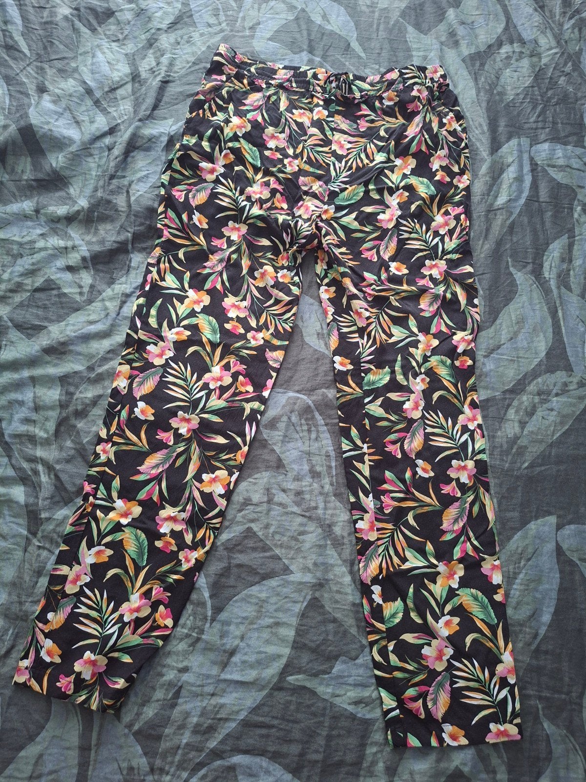 Kleurrijke luchtige broek van Only Tall. Maat 42-44ll, Kleding | Dames, Broeken en Pantalons, Only, Meerkleurig, Maat 42/44 (L)