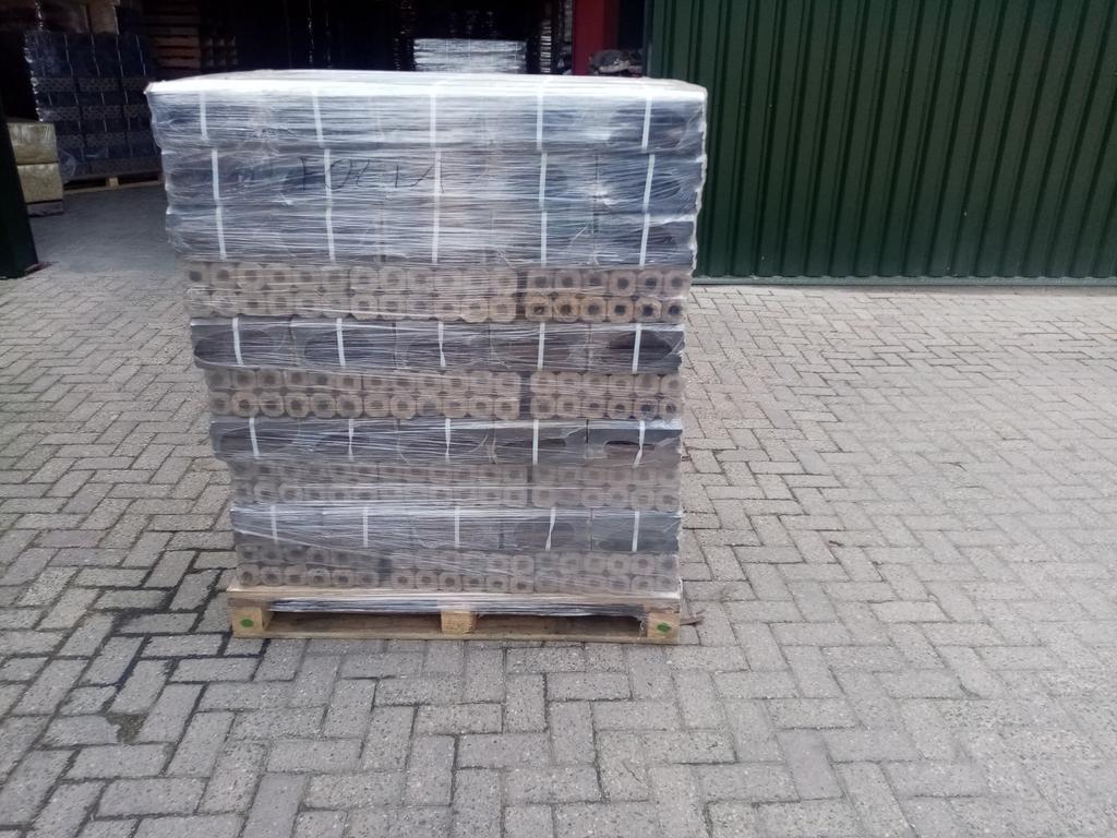 Tekoop de echte Pinikay briketten,  van 100% eikenhout, Tuin en Terras, Haardhout, Minder dan 3 m³, Ophalen of Verzenden