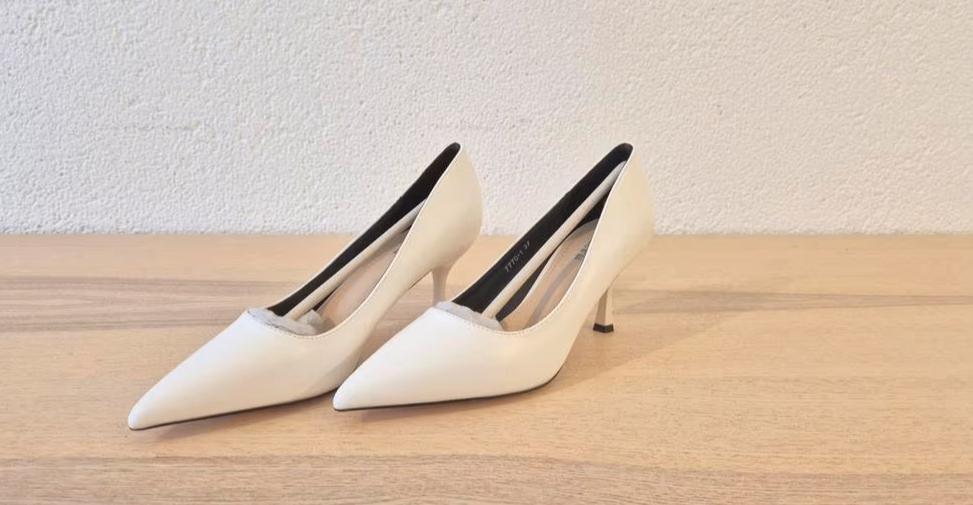 Witte Bruidsschoen, Ophalen, Zo goed als nieuw, Wit, Sneakers of Gympen
