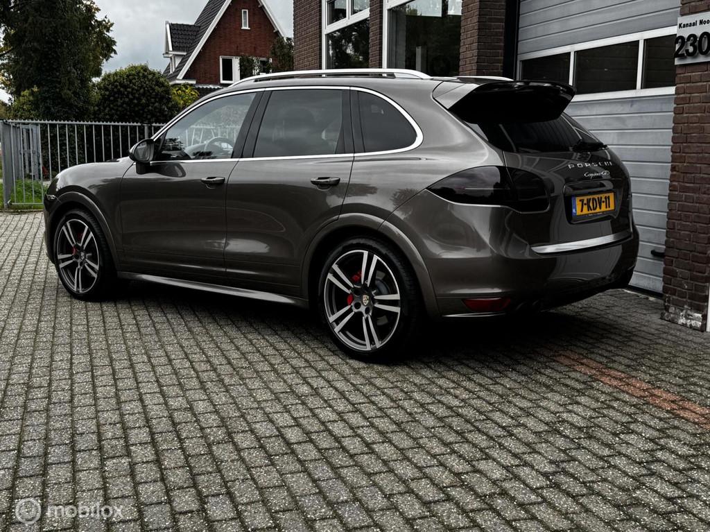 Porsche Cayenne 4.8 GTS AUT LEDER/BUR.M/PANO/CAMERA/ECC, Automaat, Gebruikt, 8 cilinders, Bruin