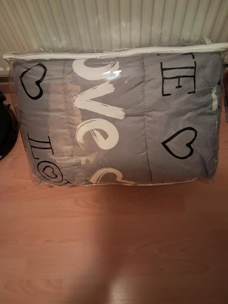 Dekbed bedrukt  2stuks, Huis en Inrichting, Ophalen, Wit, Deken of Dekbed, Nieuw
