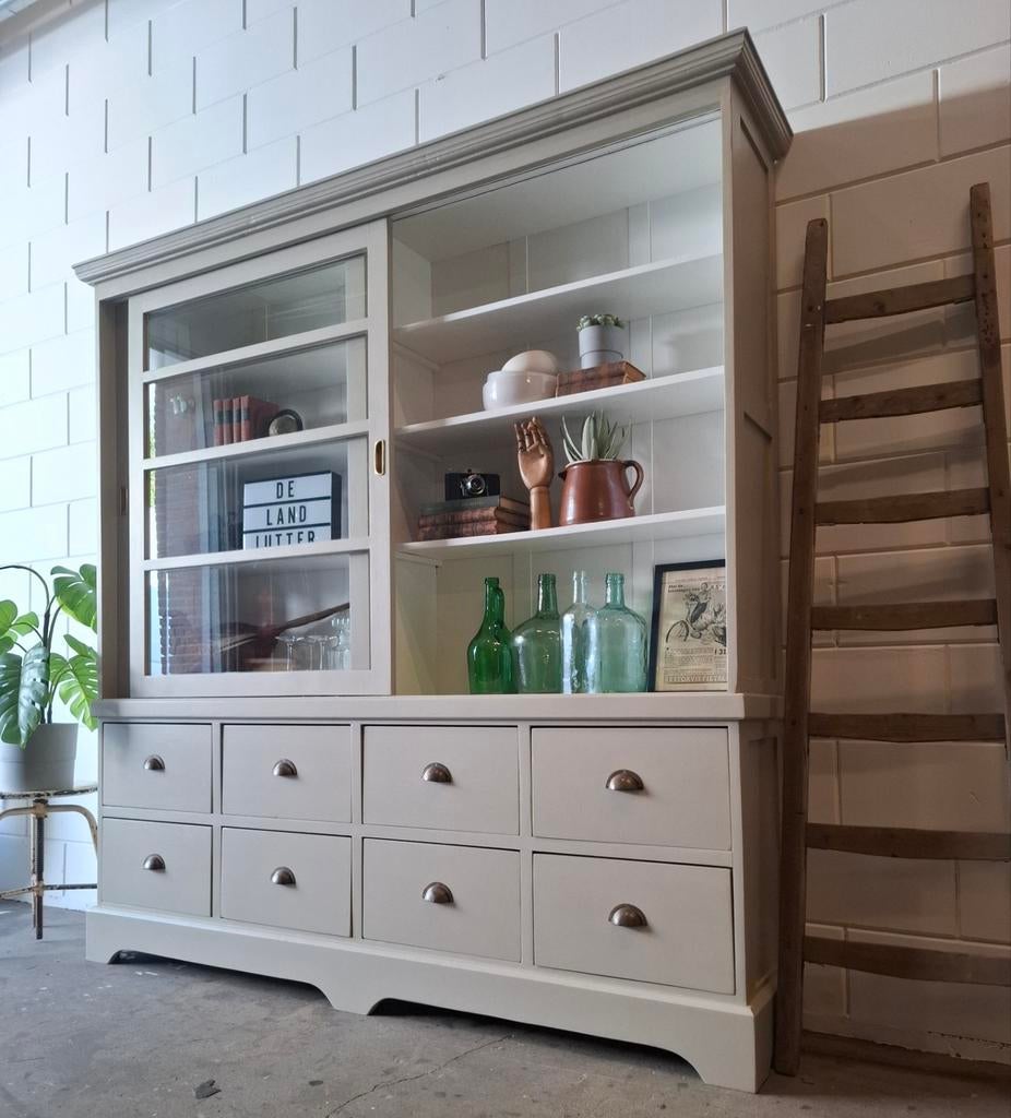 Vintage/Landjutter zandkleurige schoolkast, Winkelkast, Met deur(en), 200 cm of meer, 150 tot 200 cm, Ophalen of Verzenden