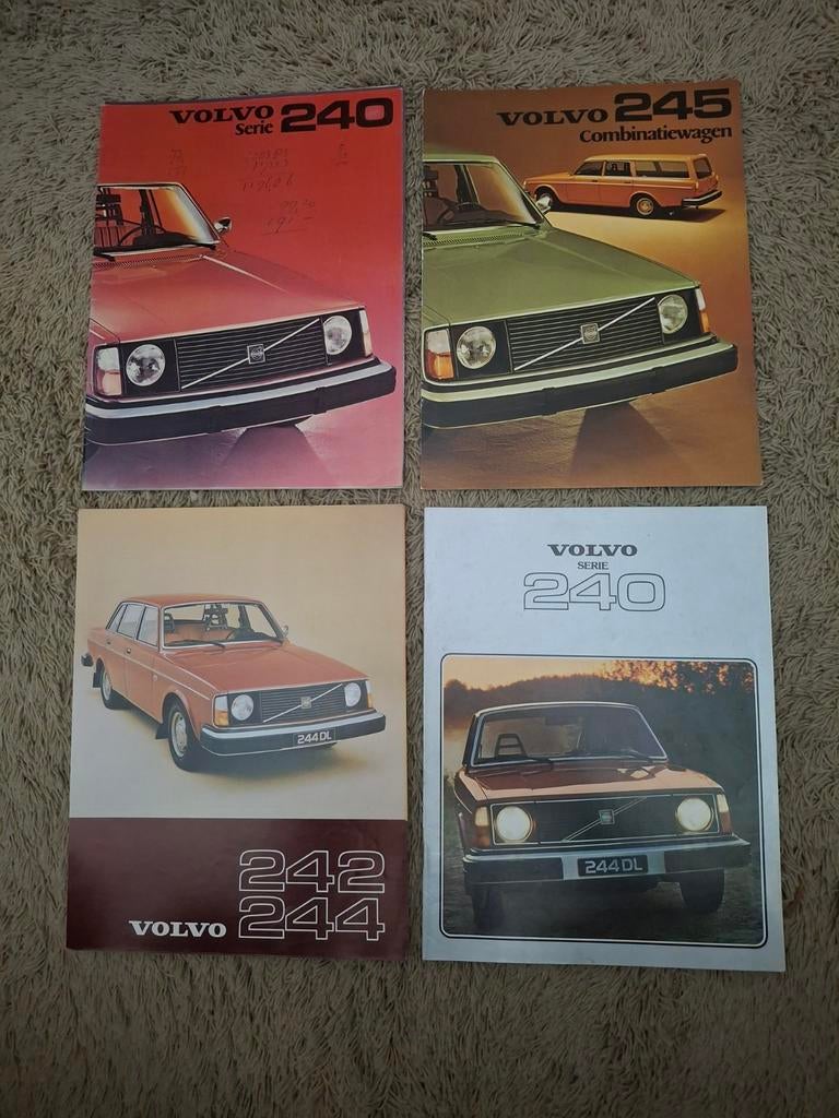 Lot autofolders Volvo 240 serie, Verzenden, Zo goed als nieuw, Volvo
