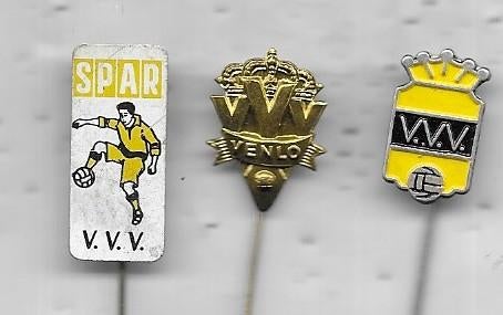 3 V.V.V. VOETBAL SPELDEN VENLO GERELATEERD, Ophalen of Verzenden, Gebruikt, Sport, Speldje of Pin