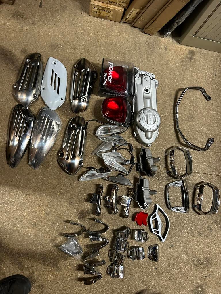 Vespa primavera sprint chrome chroom delen, Ophalen of Verzenden, Zo goed als nieuw, Kap, Overige merken
