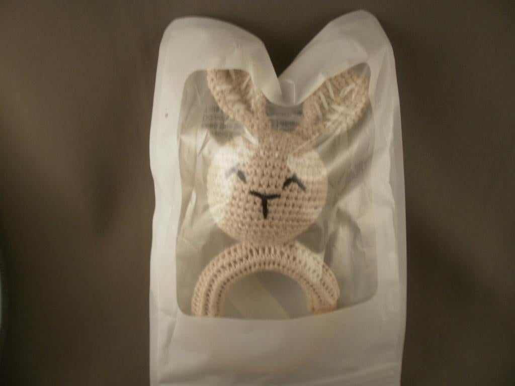 rammelaar konijn bruin gehaakt houten ring leuk als cadeau, Ophalen of Verzenden, Nieuw, Konijn