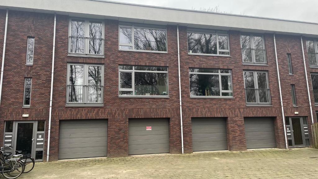 Te koop grote en geïsoleerde Garagebox in Wageningen