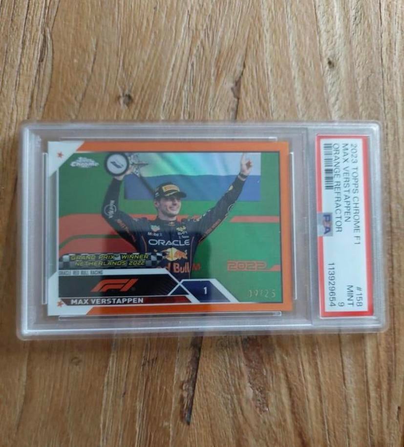 Max Verstappen 09/25 Winnaar Nederland 2022 PSA 9, Ophalen of Verzenden, Zo goed als nieuw, Plaatje
