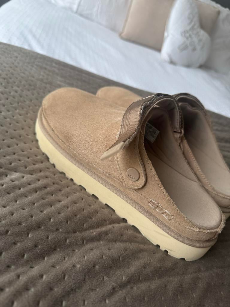 UGG Pantoffels Maat 41 - in zeer goede staat!, Ophalen of Verzenden, Zo goed als nieuw, Beige, Pantoffels of Sloffen