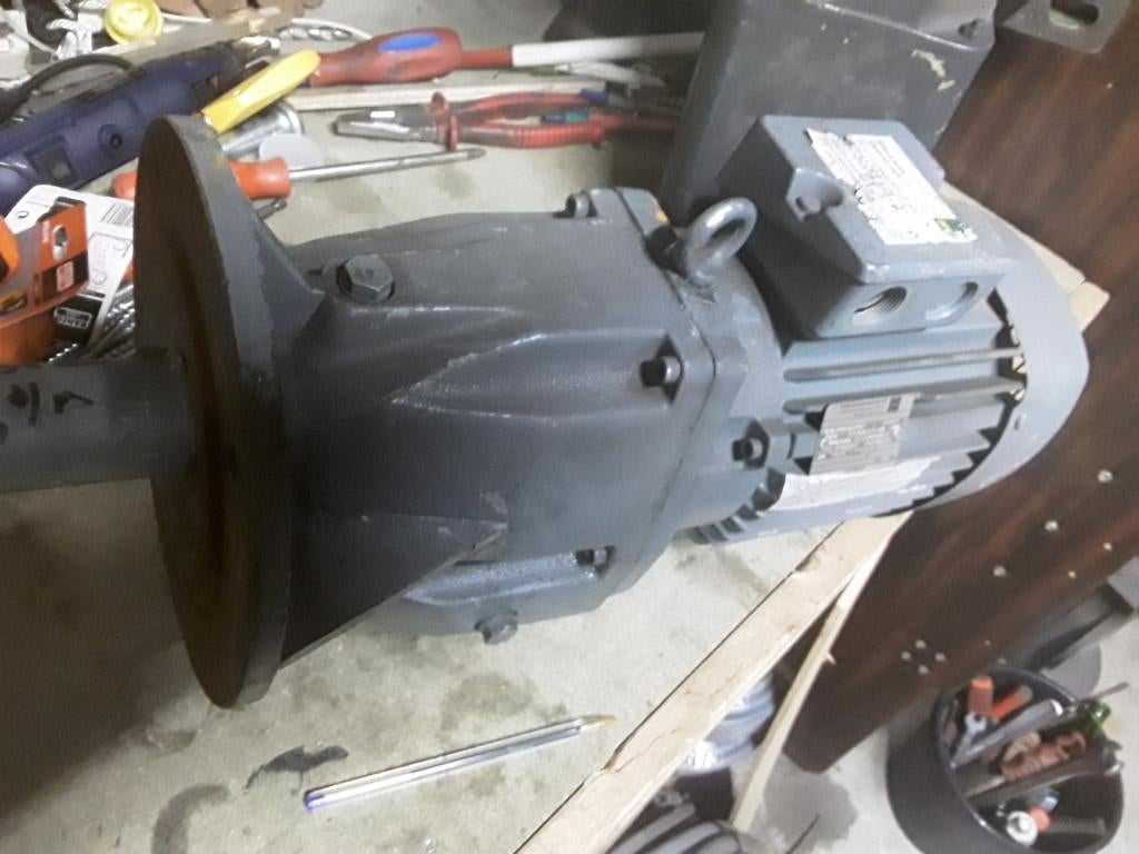 Elektromotor met vertragingskast, Ophalen, Elektromotor