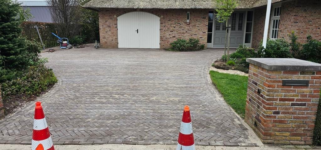 STRAATMAKER AANGEBODEN