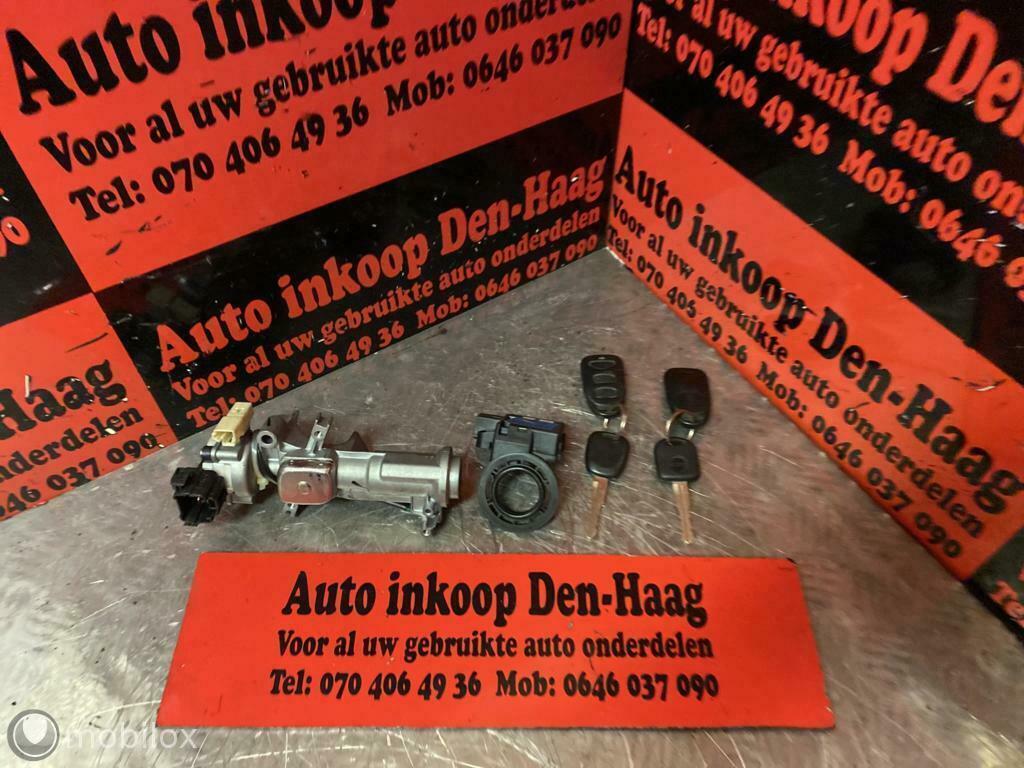 Suzuki Alto Pixo ('09-15) Contactslot + Sleutel - 2X Sleutel, Ophalen of Verzenden, Gebruikt, Suzuki