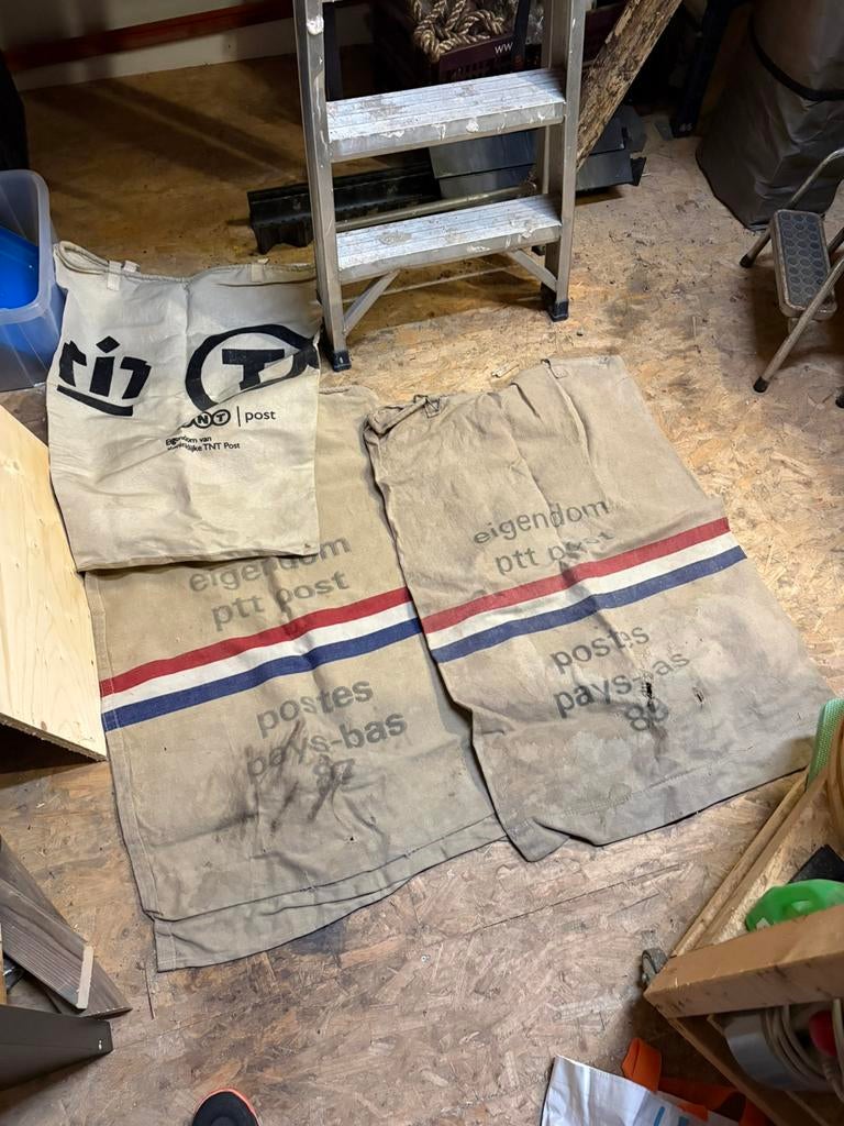 Postzakken ptt tpg post (€7,50 per zak), Ophalen, Zo goed als nieuw, Minder dan 50 cm