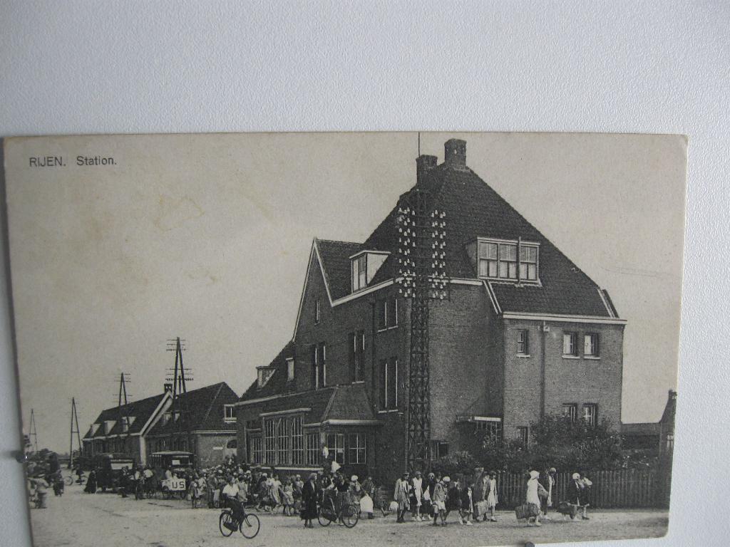 9272-3 RIJEN, station met veel volk, Verzenden, Voor 1920