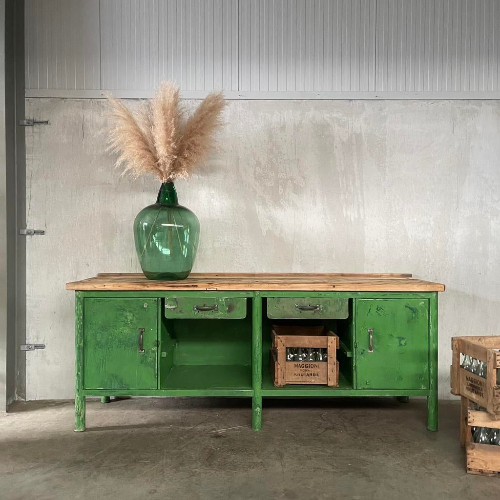 Vintage werkbank, oude groene toonbank, oud dressoir, Antiek en Kunst, Curiosa en Brocante, Ophalen