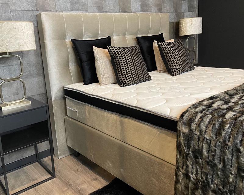 Boxspring Adige velours beige incl. matrassen en topper, Ophalen of Verzenden, Nieuw, Beige