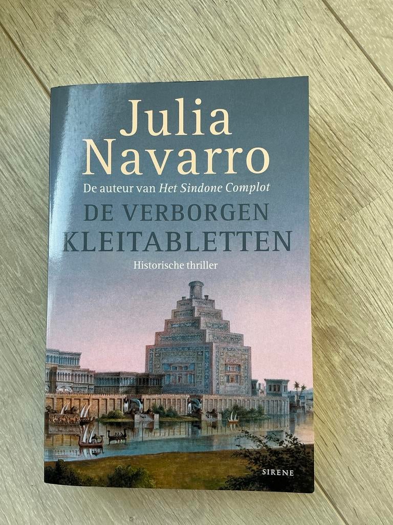J. Navarro - De verborgen kleitabletten, Ophalen of Verzenden, Zo goed als nieuw, J. Navarro