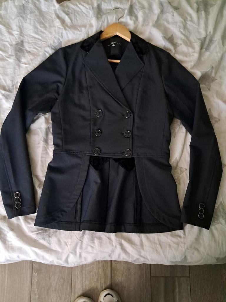 Wedstrijdjasje qhp maat 38, Dieren en Toebehoren, Paardrijkleding, Ophalen of Verzenden, Zo goed als nieuw, Dressuur, Bovenkleding