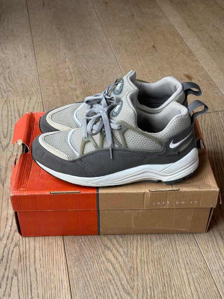 Nike Air Huarache Light 'Beams' Japan Exclusive - Maat 42, Kleding | Heren, Schoenen, Ophalen of Verzenden, Gedragen, Overige kleuren