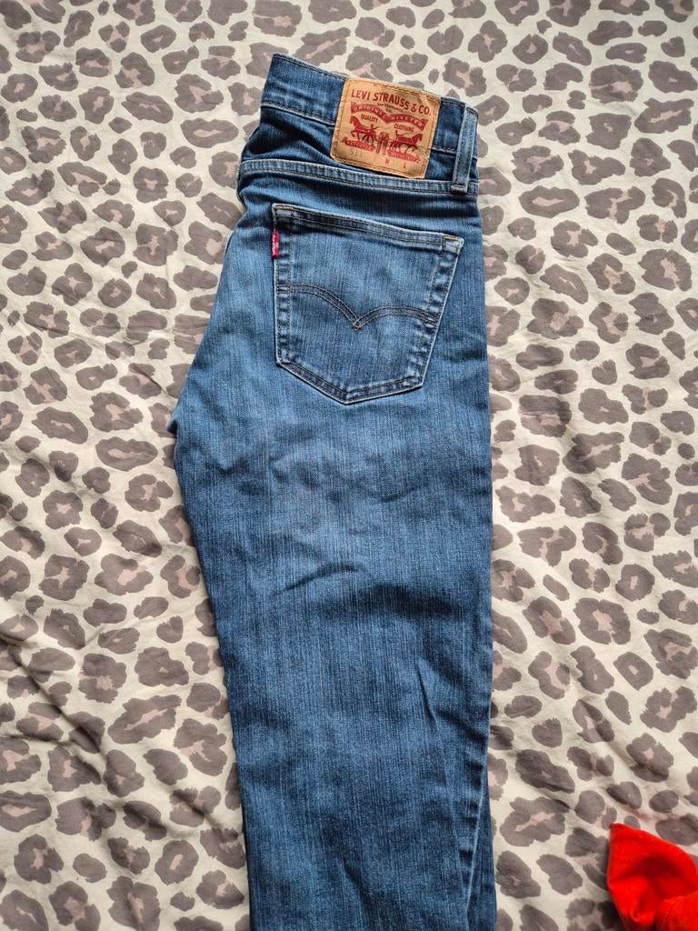 Leuke Levi's Dames Jeans, Blauw, Ophalen of Verzenden, Zo goed als nieuw, W30 - W32 (confectie 38/40)